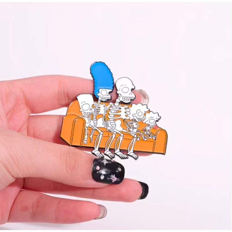 New Cartoon Anime Figure Brooc - Halloween Skeleton Decoration 评论和价格